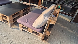 gartenlounge mit europaletten Bild 2