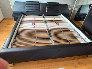 Neuwertiges Bett