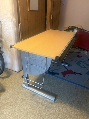 Kinder-Schreibtich in gutem Zustand Bild 2