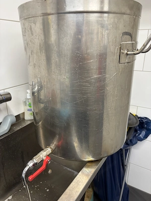 Kessel mit Auslass Bild 2