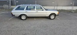 Mercedes W 123  300T Turbodiesel Automatik Bild 8