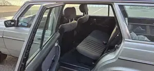 Mercedes W 123  300T Turbodiesel Automatik Bild 3