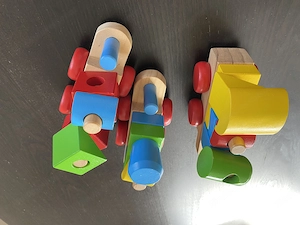 Holzzug mit Holzbausteinen Bild 3