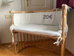 Beistellbett aus Holz inkl. Matratze und 2 Bettbezüge 