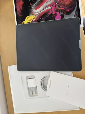 iPad Pro (12.9-inch) Wi-Fi - 256 GB Space Gray mit iPad Magic Keyboard Bild 2