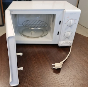 Neuwertige Mikrowelle - DAEWOO KOR-6305 - 2450 MhZ Bild 3