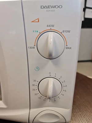 Neuwertige Mikrowelle - DAEWOO KOR-6305 - 2450 MhZ Bild 2