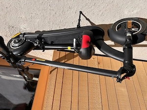 Neuwertiger E-Scooter mit Sitz 600W   kaum gefahren Bild 2