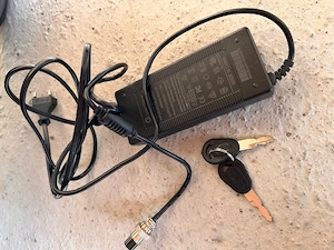 Neuwertiger E-Scooter mit Sitz 600W   kaum gefahren Bild 5