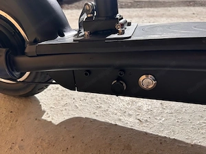 Neuwertiger E-Scooter mit Sitz 600W   kaum gefahren Bild 4