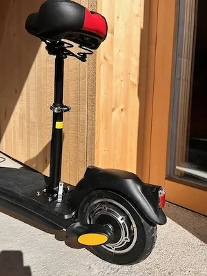 Neuwertiger E-Scooter mit Sitz 600W   kaum gefahren Bild 3