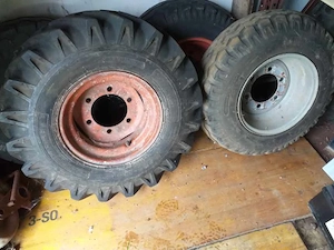 Zapfenwellen und Räder zu verkaufen Bild 2