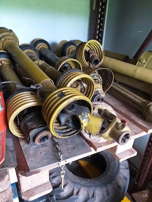 Zapfenwellen und Räder zu verkaufen