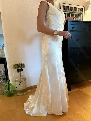 Elegantes Brautkleid aus champagnerfarbener Seide   Maßanfertigung, Gr. 38