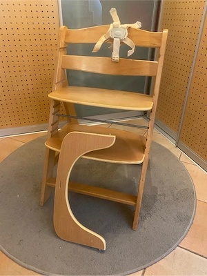 Kinder Hochstuhl mit Zubehör Bild 2