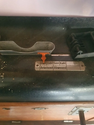 Alte Stempeluhr   Schaltuhr  Bild 2