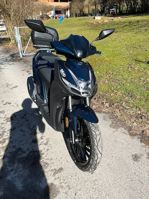Verkaufe Motorrad Roller Kymco Agility S 125 (Baujahr 2025)   wie neu, nur 584 km! Bild 3