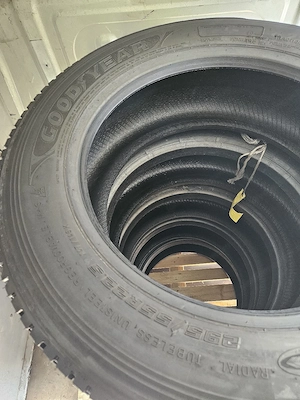 5 Stück LKW BUS reifen 295 55 R22,5  Bild 3