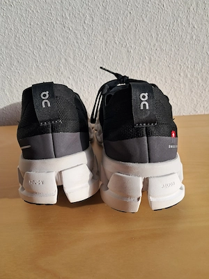 On Running Cloudflow Sneaker   schwarz   guter Zustand Bild 2