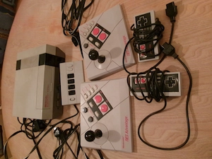 Nintendo -System + Controller + Joystick  Bild 2