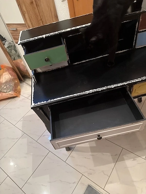 komode mit 5 kleine schubladn und einer großen. (ohne katze) Bild 2