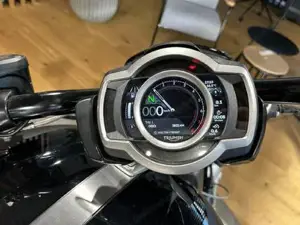 Triumph Rocket 3 R Black Bild 6