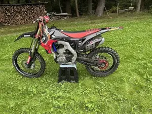 Honda CRF250R Factory  Bild 3