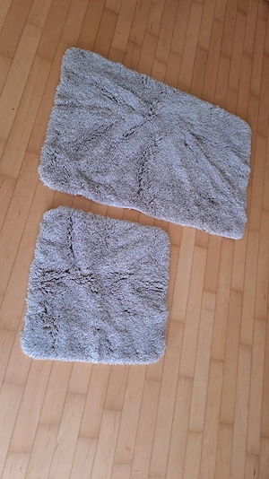 WC Teppich Größe 90x60    50x50 zu verkaufen währ es will nur Telefonisch erreichbar 0650 7104126 Da