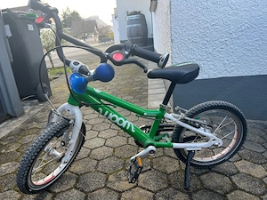 Grünes Woom 2 Kinderfahrrad 
