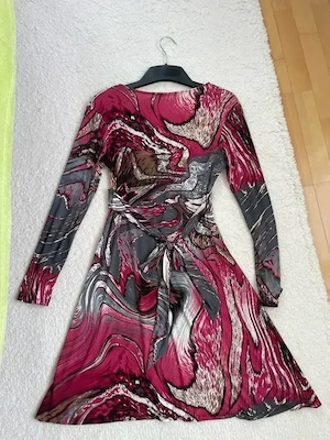 Neuwertiges kleid Bild 3