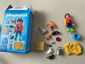 Playmobil Bäuerin mit Katzen Bild 2