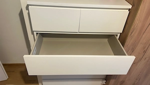 Weiße Ikea Kommode zu verschenken Bild 3