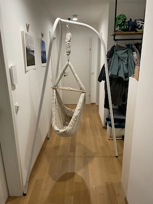 Federwiege Schmusewolke mit Schafwollmatratze und Dreibeingestell 