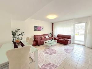 Gepflegte 5 Zimmerwohnung mit Garage Bild 3