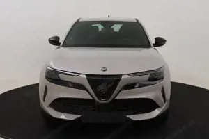 Alfa Romeo Junior 115 kW (156 PS), Automatik, Frontantrieb Bild 2