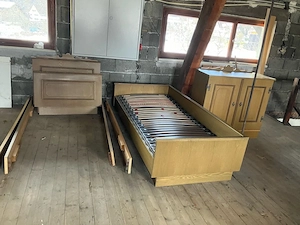 Betten und Kommode Bild 4