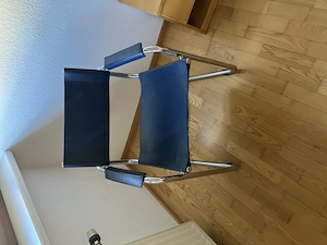 Stuhl dunkelblau & Metall