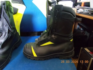Einsatz Stiefel Feuerwehr Rettung Bild 3