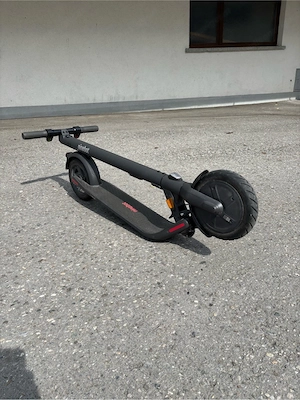 Segway Ninebot E-Scooter | nur 50 100 km | Top Zustand | inkl. Ladegerät Bild 2