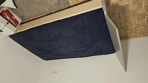 Bett mit Lattenrost und Mattratze (ohne Spannleintuch)