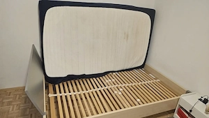 Bett mit Lattenrost und Mattratze (ohne Spannleintuch) Bild 2