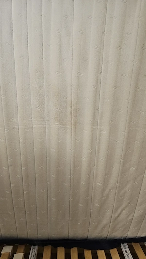 Bett mit Lattenrost und Mattratze (ohne Spannleintuch) Bild 4