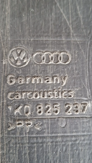 VW Volkswagen Golf 5 V 1.9 TDI BKC Unterfahrschutz Abdeckung Motor 1K0825237N Bild 3