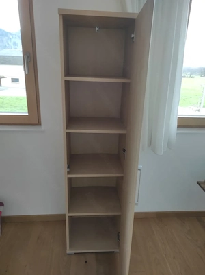 Kasten Schrank helles Holz Bild 2
