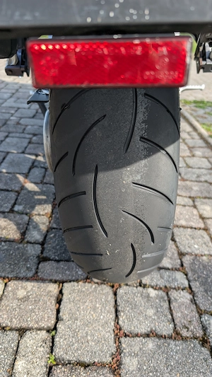 Aprilia RST 1000 Futura Bild 7