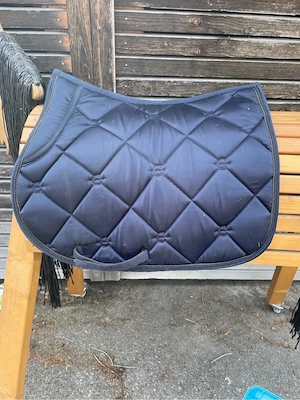 Holzpferd mit viel Zubehör Bild 4