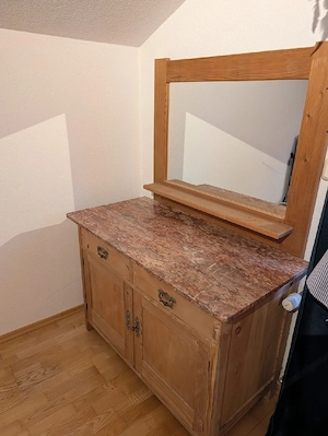 Antiker Waschtisch mit Marmorplatte Bild 2