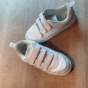 Weiße Turnschuhe  Bild 2
