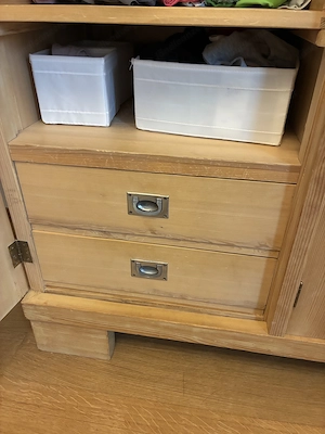 Schöner Vollholzschrank, Erbstück Bild 3