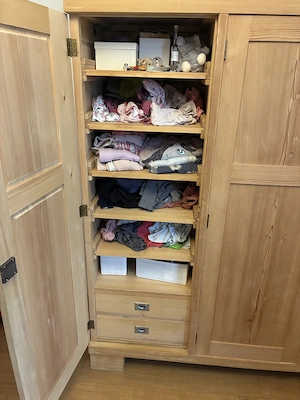 Schöner Vollholzschrank, Erbstück Bild 2